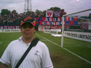 Valter Bittencourt no gramado do La Olla